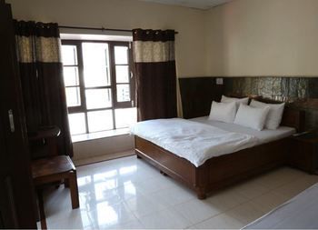 Goroomgo Hotel The Sojourn, Adharshila & Gulmohar Cottages Dharamsala Экстерьер фото